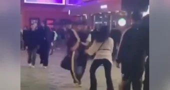 Мужчина избил девушку в центре Алматы (видео)