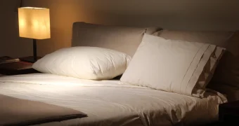 Названа поза для сна, за которую спина точно не скажет спасибо