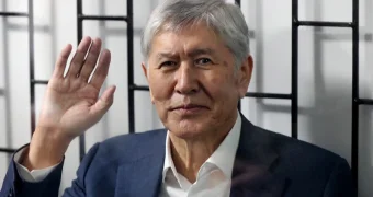 Прокуроры просят 11 лет тюрьмы для экс-президента Кыргызстана Алмазбека Атамбаева