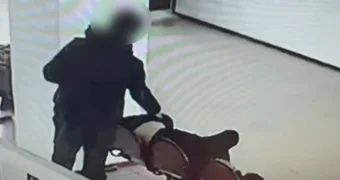 Кража на 2 миллиона: казахстанца обокрали во сне прямо в зале ожидания (видео)