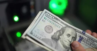 Загадочная кража: у казахстанки с банковского счета исчезли 600$: деньги оказались в ЮАР