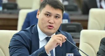 Нападение на замакима Шымкента: Руслан Берденов получил огнестрельное ранение (видео)