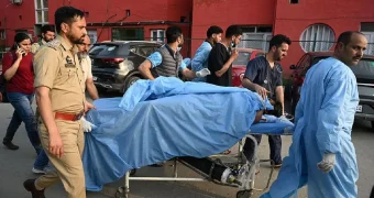 Террористы расстреляли туристов в Индии: десятки жертв