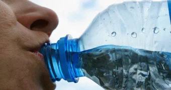 Почему без воды мозг отказывает первым: тревожные сигналы обезвоживания