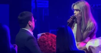 Казахстанец сделал предложение Вере Брежневой на сцене в Алматы (видео)