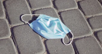 Родители держали троих детей взаперти четыре года из-за страха перед COVID-19