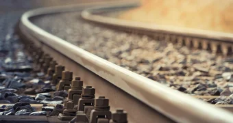 Труп казахстанца подбросили на рельсы: полиция раскрыла страшные подробности