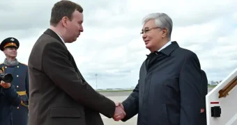 Токаев прибыл в Москву для участия в параде Победы