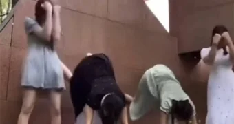 В Павлодаре школьницы танцевали тверк у обелиска славы: дело передано в суд