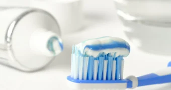 Отбеливающие пасты могут привести к проблемам с зубами – стоматологи