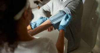 Почти половина казахстанцев с гипертонией: врачи бьют тревогу