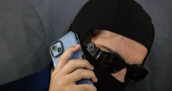 Как телефонные мошенники получают код из SMS, не спрашивая его