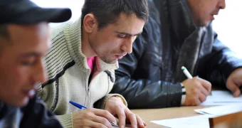 Часть мигрантов в России хотят освободить от экзамена по русскому языку