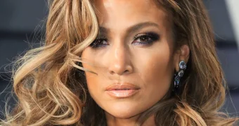 1:0 в пользу Дженнифер Лопес: поп-звезда выигрывает стадион в Алматы без пенальти