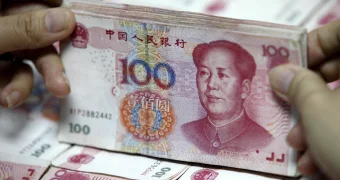 Валютная лихорадка: почему казахстанцы скупают юани миллионами