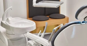 Стоматолог рассказал, как пожилым людям сохранить здоровье зубов