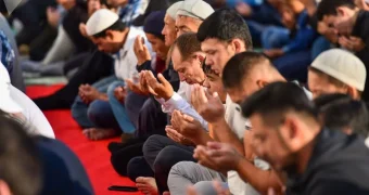 Казахстан отмечает Курбан айт: мусульман поздравили с праздником