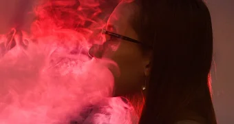 Один час курения кальяна равен выкуриванию 100 сигарет