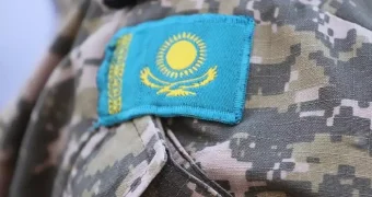 В Казахстане военного подозревают в убийстве приёмного сына