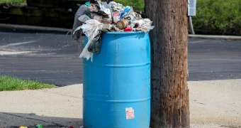 Почему с детей в Казахстане берут оплату за вывоз мусора?