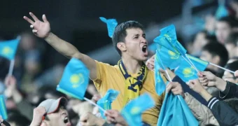 В Казахстане вводят запрет на одежду, закрывающую лицо: причиной стала драка футбольных фанатов