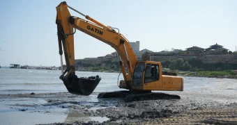 Когда власти решат проблему с заиливанием пляжа в Актау