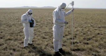 Казахстанцам, пострадавшим от ядерных испытаний, положены доплаты и отпуск — что нужно знать