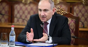 Пашинян пообещал показать главе Армянской церкви свой пенис