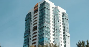 Казахстанцы требуют обратно миллионы: скандалы с новостройками выходят на новый уровень