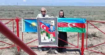 Установлен памятник экипажу пассажирского самолета, разбившегося в декабре вблизи Актау