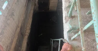 Больше недели не могут осушить затопленный подвал в одном из домов в Актау