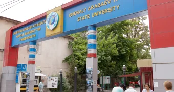 Студенты-призраки: казахстанцев выгнали из вуза Бишкека после проверки