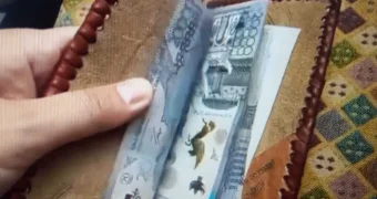 Щедрость за гранью: в Казахстане блогер оставил официантке миллион тенге чаевых