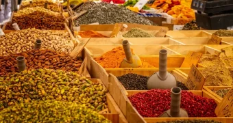 Шок на рынке: россиянин выяснил, зачем узбеки массово едят глину