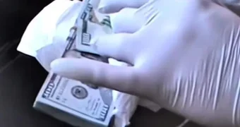 Скандал с экс-чиновниками: при задержании найдены $370 тысяч и миллионы тенге