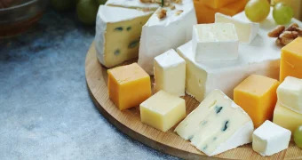 Названы два самых полезных сыра