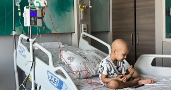 Мама больного ребенка прокомментировала ситуацию с подростками, собирающими деньги на улицах Актау