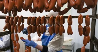 «Мясной клей» в колбасе: за что теперь могут грозить реальные сроки