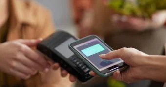 Перевод денег могут «заморозить» на пять дней: новые правила в Казахстане с 2026 года