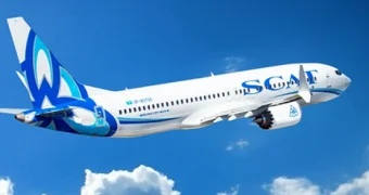 Скандал в самолете: пассажиры устроили конфликт из-за болезни младенца на борту SCAT