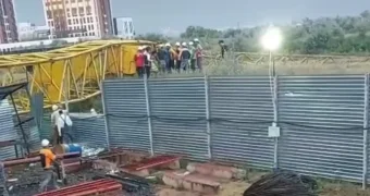 Рабочий погиб при обрушении крана в Астане
