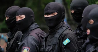 В Казахстане полицейские спасли россиян от семейной трагедии