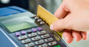 Деньги «улетают» за границу: что происходит с банковскими картами казахстанцев