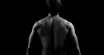 У жилого дома в Актау заметили обнаженного мужчину