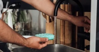 Больше миллиарда задолжали жители Актау МАЭКу: что грозит должникам