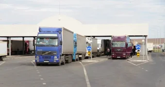 На границе между Казахстаном и Россией закрывают важный КПП: что нужно знать