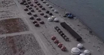 Жители Актау: Солдатский пляж превратили в палаточный городок