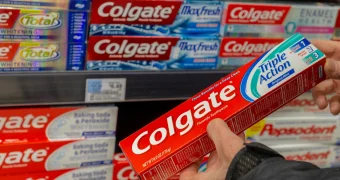 Зубная паста Colgate под запретом: что стало причиной скандала