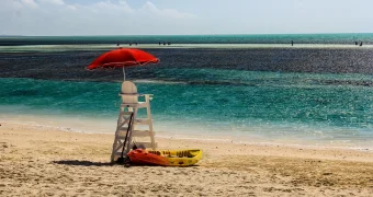 "Спасатели работают там, где купание разрешено": власти Актау дали официальный ответ на запрос жителей