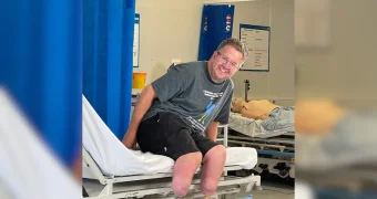 Британский хирург отрезал себе ноги ради страховой выплаты